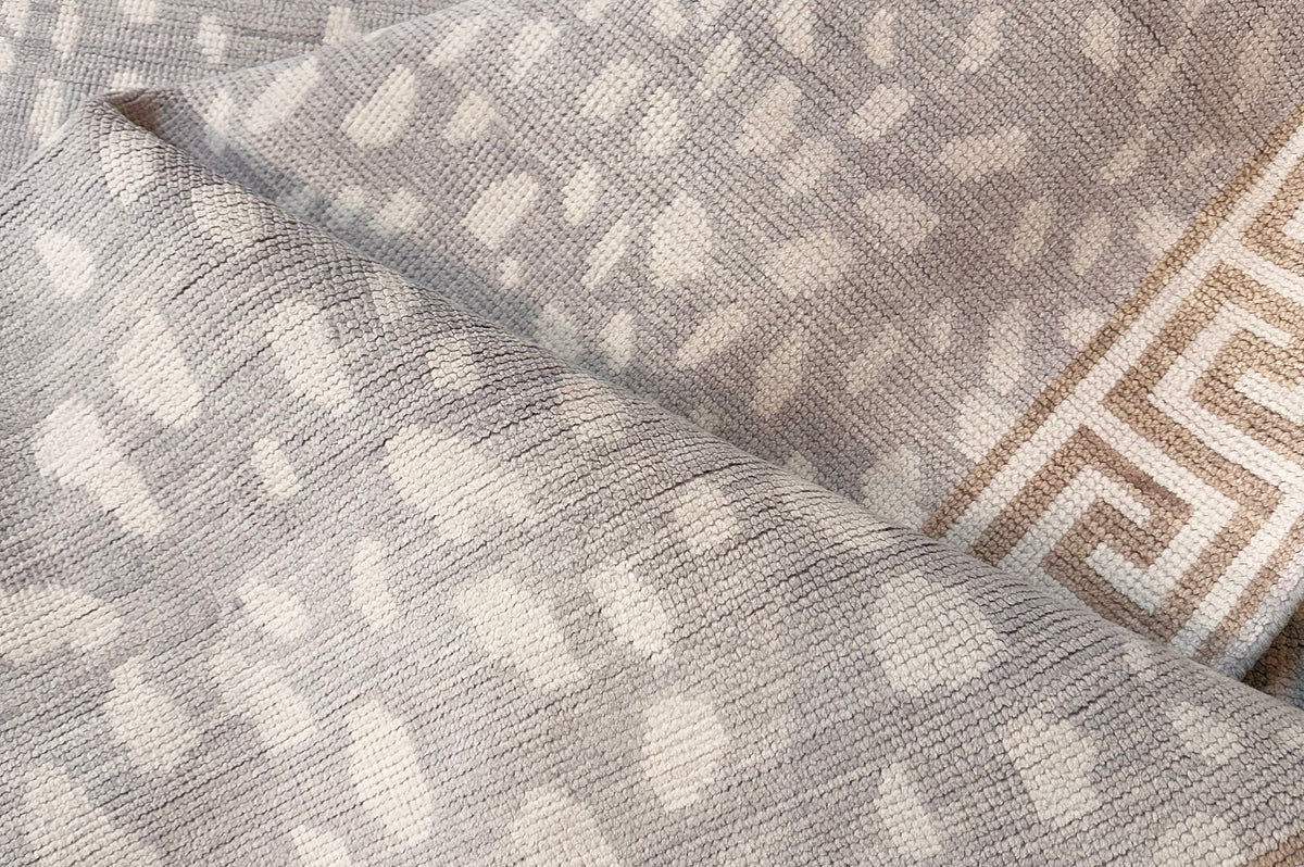 Close up Oushak animal print leopard rug